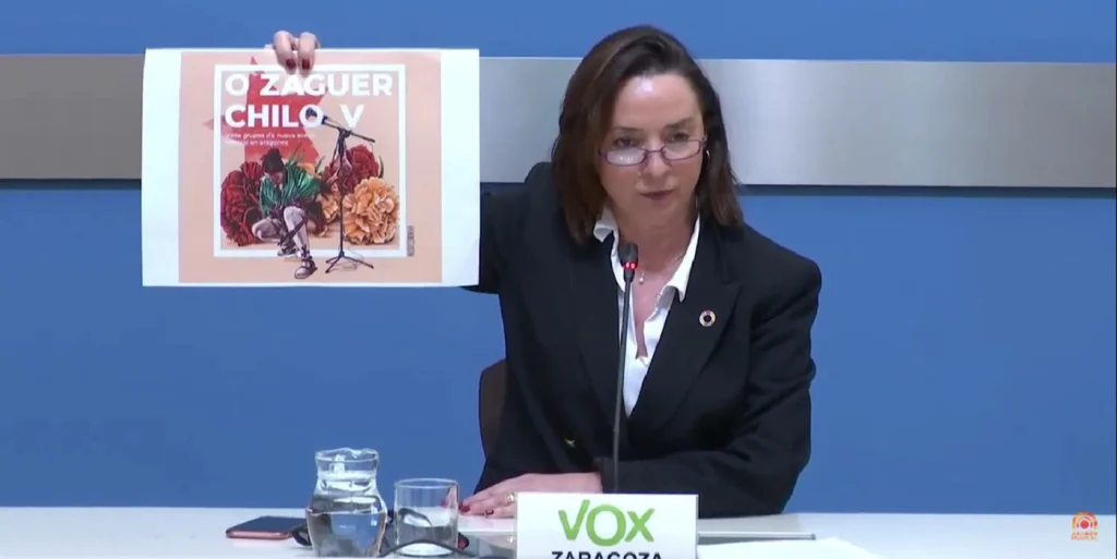 Carmen Rouco criticando y pidiendo censura de la carátula en la rueda de prensa