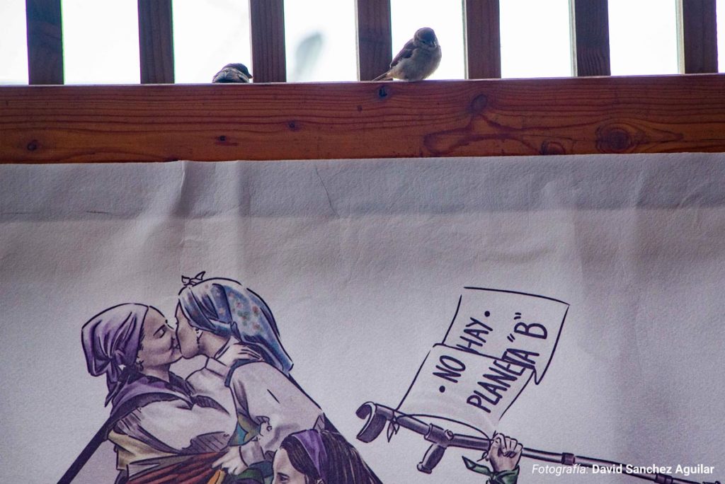 pajaritos sobre lona dibujada por Eva Cortes Ilustra en la III Escuela Feminista de AMA Asturies